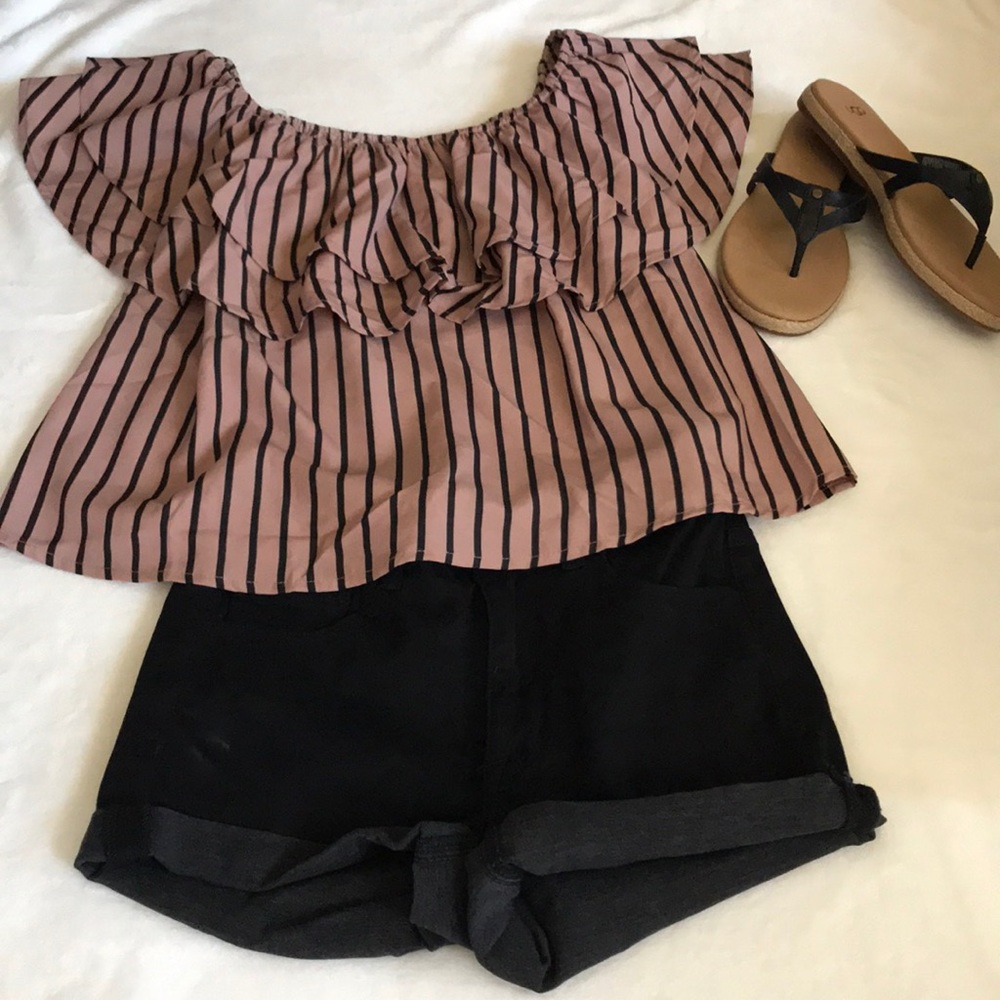 ⭐️HP⭐️ Last One! Ruffled off shoulder top - Picture 4 of 5